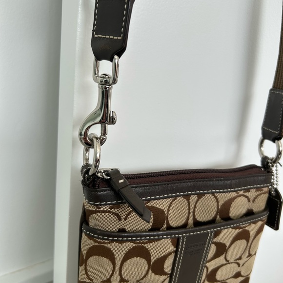 Classic COACH crossbody bag - Picture 2 of 7